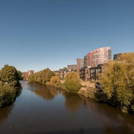 A Hidden Gem - Summer Bliss Near Roundhay Park - Pass The Keys Apartment Leeds (West Yorkshire)