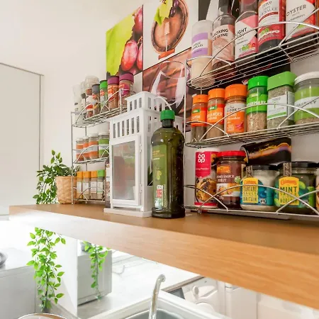 A Hidden Gem - Summer Bliss Near Roundhay Park - Pass The Keys * Leeds (West Yorkshire)