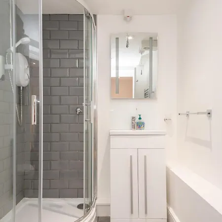 A Hidden Gem - Summer Bliss Near Roundhay Park - Pass The Keys * Leeds (West Yorkshire)