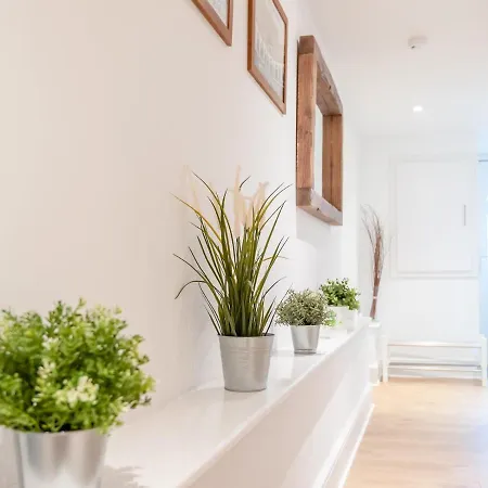 A Hidden Gem - Summer Bliss Near Roundhay Park - Pass The Keys * Leeds (West Yorkshire)