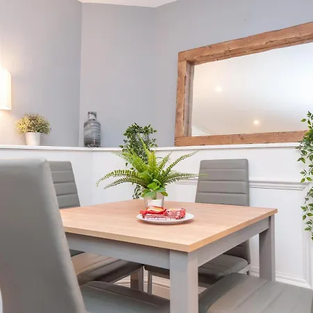 A Hidden Gem - Summer Bliss Near Roundhay Park - Pass The Keys *