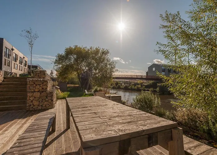 A Hidden Gem - Summer Bliss Near Roundhay Park - Pass The Keys * Leeds (West Yorkshire)