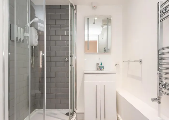 A Hidden Gem - Summer Bliss Near Roundhay Park - Pass The Keys * Leeds (West Yorkshire)