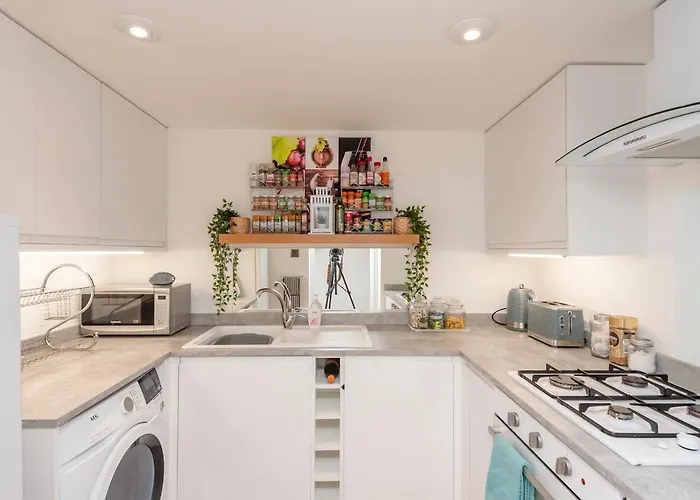 A Hidden Gem - Summer Bliss Near Roundhay Park - Pass The Keys