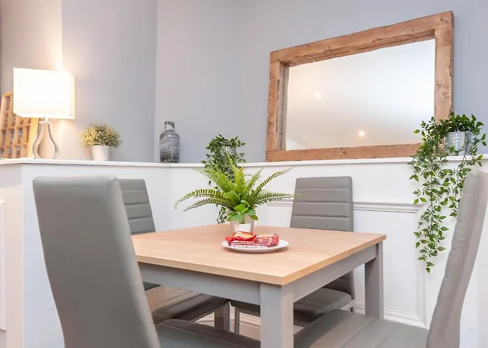 A Hidden Gem - Summer Bliss Near Roundhay Park - Pass The Keys *