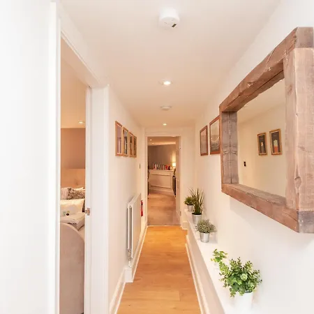 A Hidden Gem - Summer Bliss Near Roundhay Park - Pass The Keys *