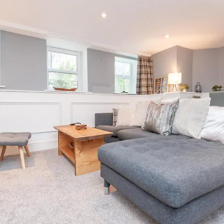 A Hidden Gem - Summer Bliss Near Roundhay Park - Pass The Keys Apartment Leeds (West Yorkshire)