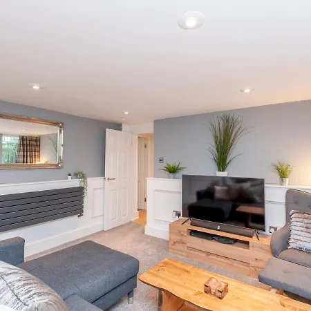 Apartment A Hidden Gem - Summer Bliss Near Roundhay Park - Pass The Keys *