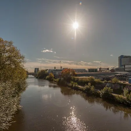 A Hidden Gem - Summer Bliss Near Roundhay Park - Pass The Keys Apartment Leeds (West Yorkshire)