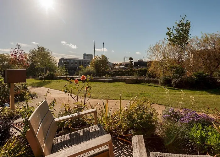 A Hidden Gem - Summer Bliss Near Roundhay Park - Pass The Keys